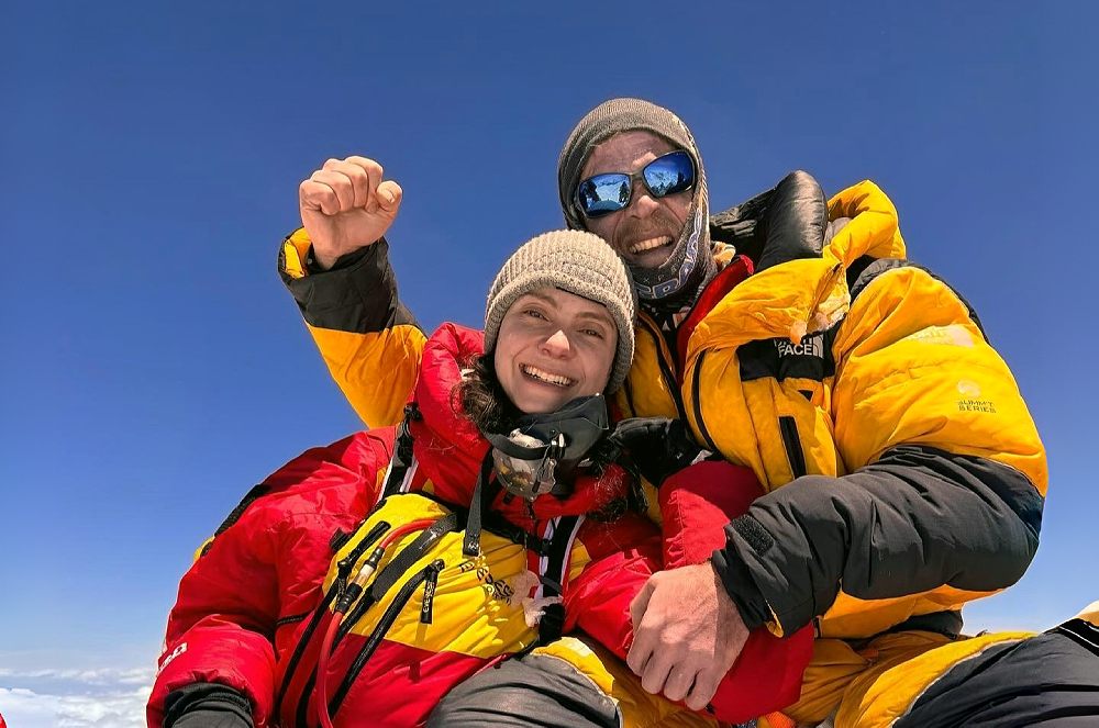 Montanhista e palestrante Olivia Bonfim realiza feito histórico com o mountain guide Carlos Eduardo Santalena ao escalarem o Everest