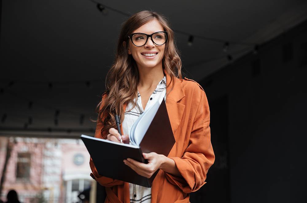 Mulheres que têm opinião: por que posicionamento ainda incomoda no mercado?